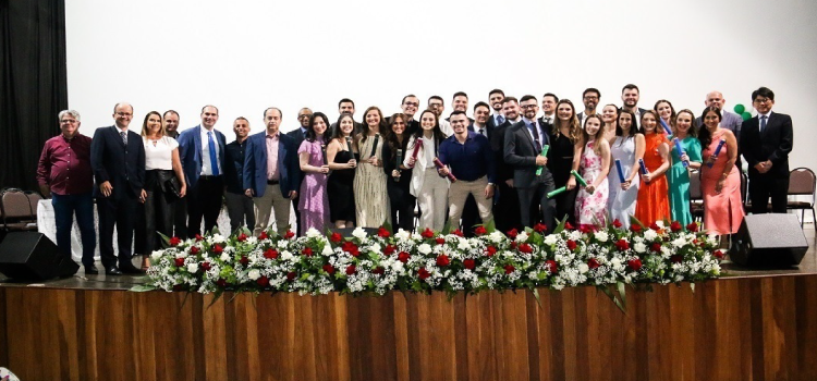 CASCAVEL: HUOP e Unioeste realizam formatura de residentes em medicina.
