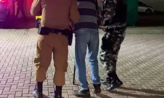 CASCAVEL: Idoso de 78 anos é detido após ser encontrado armado e bêbado pelo filho.