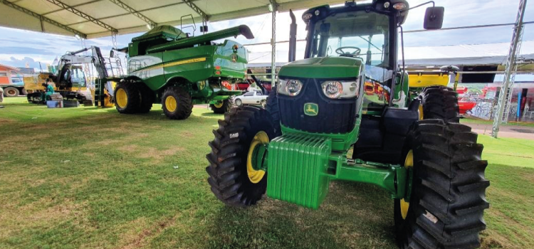 CASCAVEL: Máquinas de última geração atraem atenções durante o 34º Show Rural