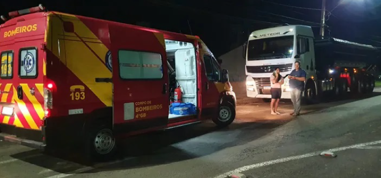 CASCAVEL: Morador de rua dorme embaixo de carreta, é atropelado e fica em estado grave.