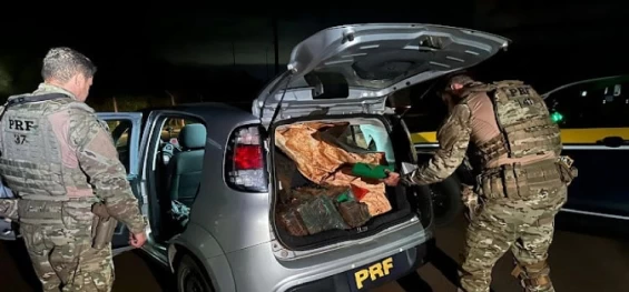 CASCAVEL: Motorista de aplicativo é preso pela PRF com 137 quilos de maconha na BR 277.