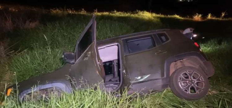 CASCAVEL: Perseguição policial termina em acidente e veículo tombado.