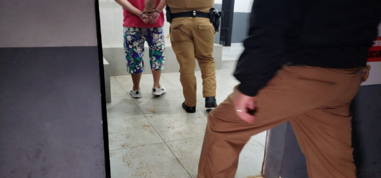 CASCAVEL: Suspeito de atear fogo na casa da ex-mulher é preso.