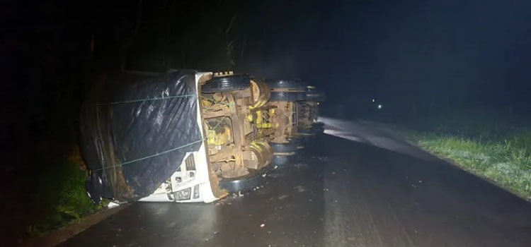 CATANDUVAS: Tombamento na PR-471 deixa motorista ferido.