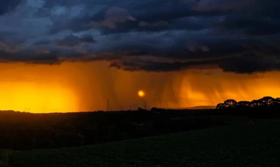 Clima: Virada no tempo: Frente fria avança e muda o clima em todo o Paraná