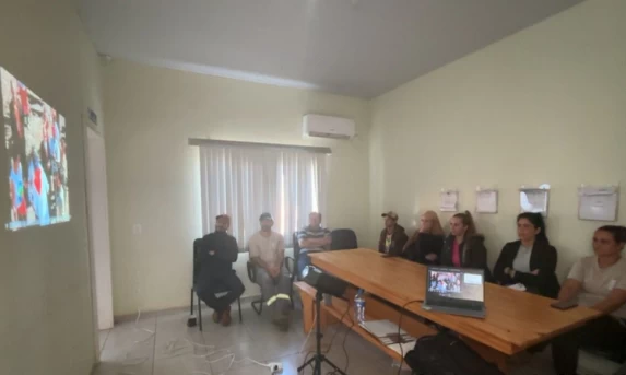 Coletores da Associação ACOMARG recebem palestra voltada a capacitação e autogestão associativismo.