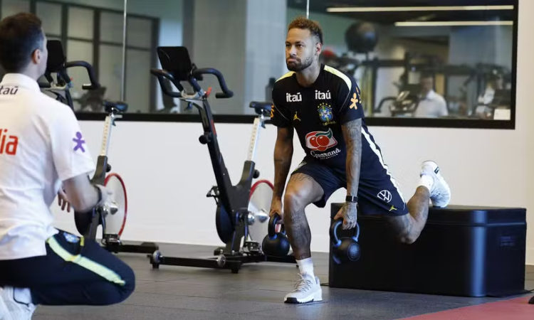 Com boa evolução, Neymar passa por exames e comissão técnica planeja retorno na segunda rodada da Copa do Mundo