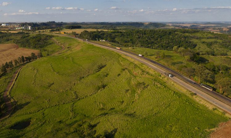 Com foco na segurança viária e fluidez, EPR Iguaçu inicia frente noturna de recuperação da malha viária da BR-163