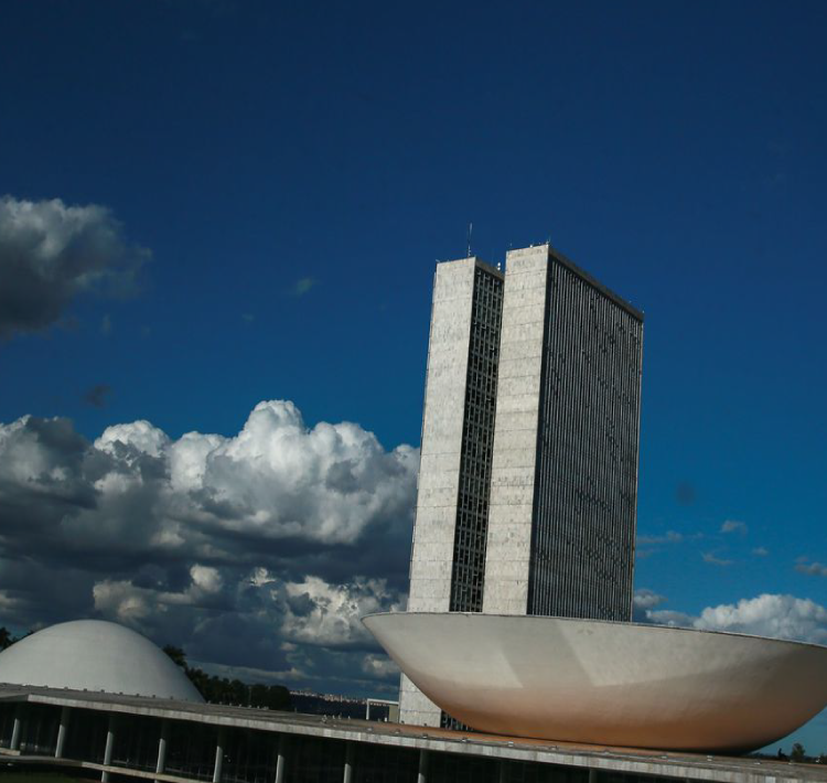 Congresso aprova Orçamento com salário mínimo de R$1.320 para 2023.