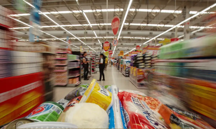 Consumo das famílias impulsiona economia no segundo trimestre, mesmo com juros altos