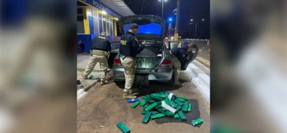 CONTRABANDO: Policiais Rodoviários Federais apreendem quase 120 kg de maconha em Santa Terezinha de Itaipu/PR.