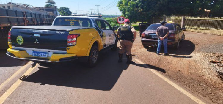 CONTRABANDO: PRE de Santa Helena apreende veículo carregado com mais de mil pacotes de cigarros estrangeiro após perseguição na PR-491.