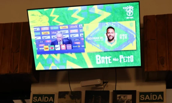 Copa do Mundo: Abrabar orienta bares do Paraná sobre cobrança de ingressos e consumação mínima nos jogos