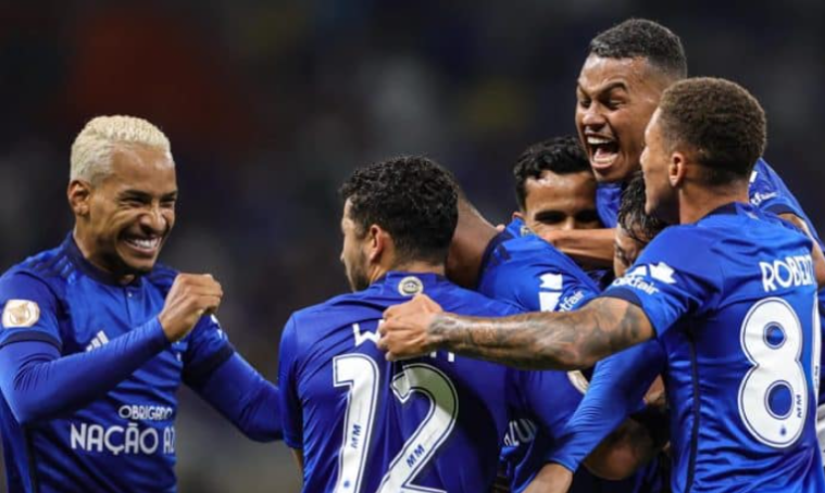 Cruzeiro bate Atlético por 2 a 0 e se aproxima das semifinais da Copa do Brasil
