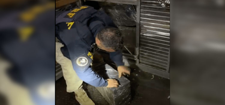 DESCAMINHO: PRF descobre 2 toneladas de maconha em fundo falso de caminhão.