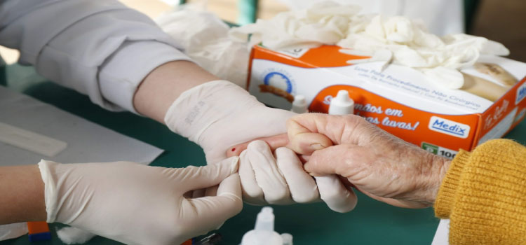 DEZEMBRO VERMELHO: Cedip intensifica testes rápidos de HIV/Aids e ações educativas em Cascavel.