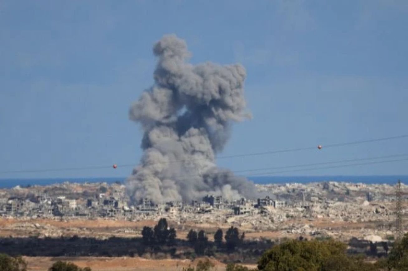 DOIS ANOS DE GUERRA: Israel Bombardeia Gaza Enquanto Negociações por Cessar-Fogo Seguem no Egito