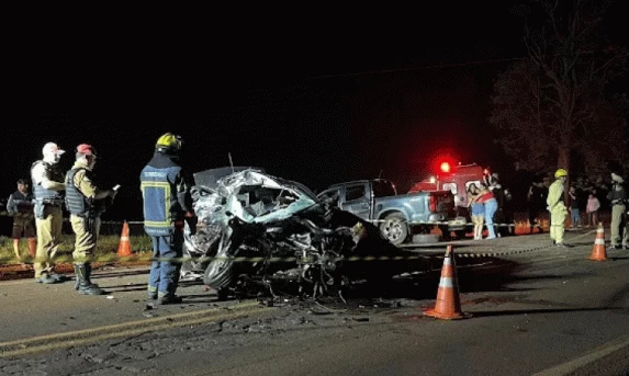 Dois morrem e quatro ficam feridos em acidente na PR-182