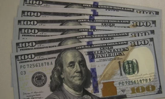 Dólar cai para R$ 5,08 e Bolsa recua pelo quarto pregão consecutivo