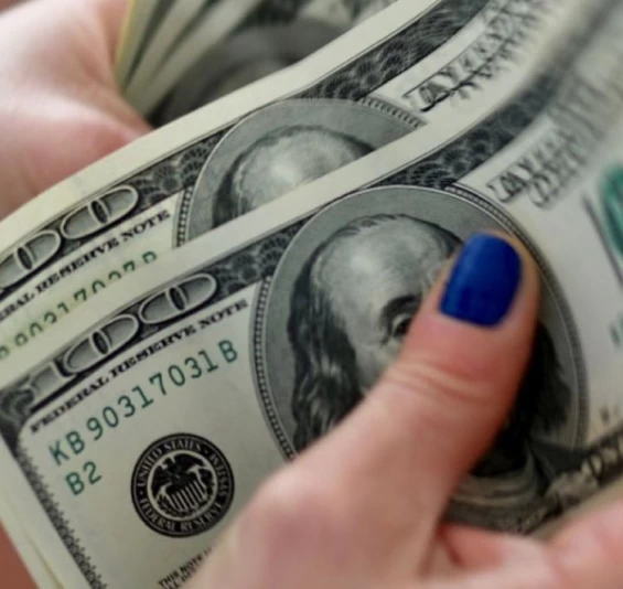 Dólar fecha abaixo de R$ 4,80 pela primeira vez em duas semanas.