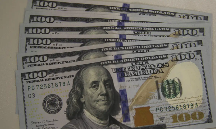 Dólar recua e Ibovespa volta a bater recorde