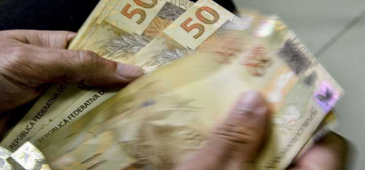 ECONOMIA: Beneficiários com NIS final 8 recebem hoje Auxílio Brasil.