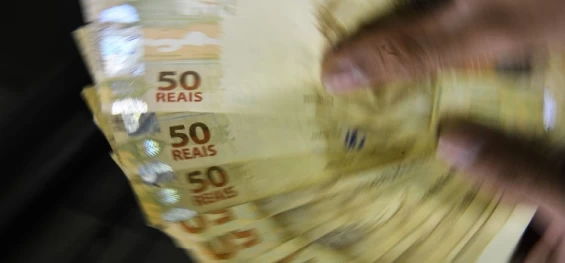 ECONOMIA: Bloqueio orçamentário afeta recursos de seis ministérios.