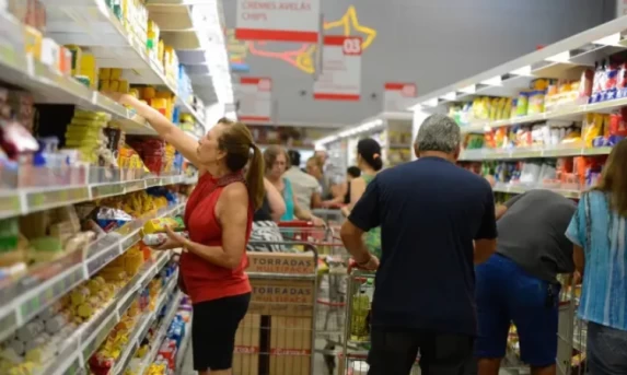 Economia brasileira desacelera e cresce 0,5% no 2º trimestre, aponta FGV