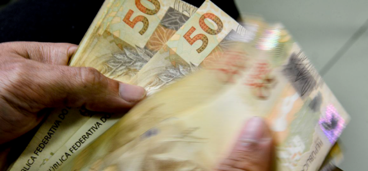 ECONOMIA: Caixa paga Bolsa Família a beneficiários de NIS de final 4.