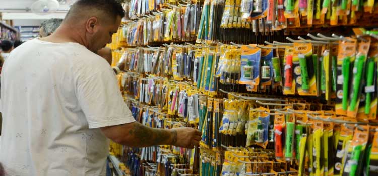 ECONOMIA: Confiança dos consumidores avança 5,4 pontos em setembro.