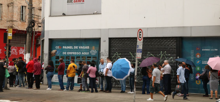 ECONOMIA: Desemprego chega a 8,4% entre novembro e janeiro e se mantém estável.