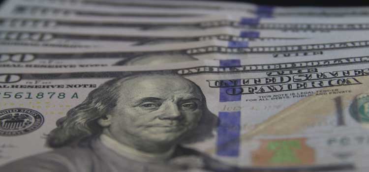 ECONOMIA: Dólar cai 4%, e bolsa sobe 5,5% no dia seguinte ao primeiro turno.