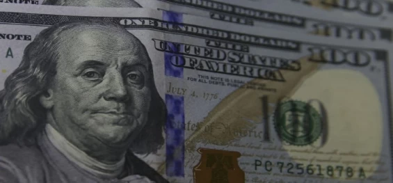 ECONOMIA: Dólar cai para R$ 4,79 e encerra semestre com recuo de 9,28%.