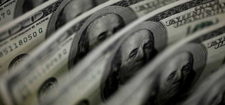ECONOMIA: Dólar cai para R$ 5,03 e fecha no menor valor desde 15 de junho.