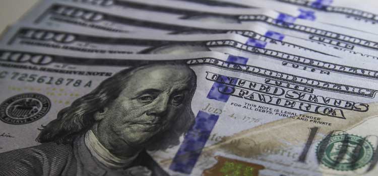 ECONOMIA: Dólar cai para R$ 5,06 com transição de governo e otimismo na China.
