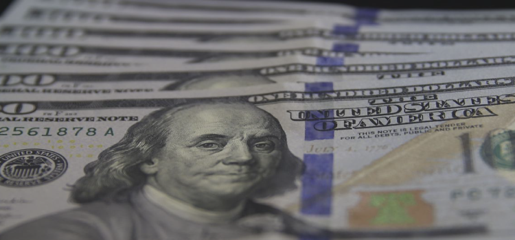 ECONOMIA: Dólar cai para R$ 5,10 e fecha no menor valor desde novembro.