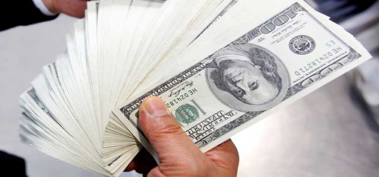 ECONOMIA: Dólar cai para R$ 5,15 em dia de feriado nos Estados Unidos.