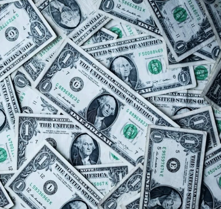 ECONOMIA: Dólar dispara e opera acima de R$ 5,40; Bolsa cai mais de 2%.