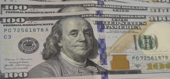 ECONOMIA: Dólar fecha o dia em R$ 4,88, menor cotação em 11 meses.