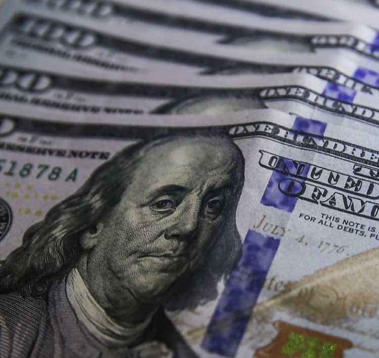 ECONOMIA: Dólar sobe para R$ 5,24 com medo de recessão no exterior.
