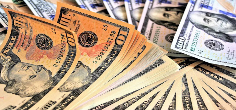 ECONOMIA: Dólar tem nova queda e vai abaixo dos R$ 4,95, com inflação dos EUA abaixo das projeções.