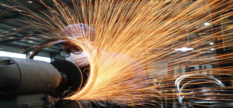 ECONOMIA: Indústria deve qualificar 9,6 milhões de pessoas até 2025.
