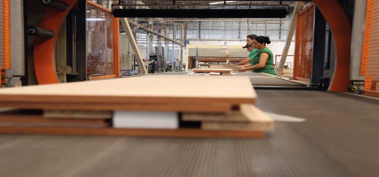 ECONOMIA: Indústria do Paraná teve o maior crescimento da Região Sul em março, aponta IBGE.