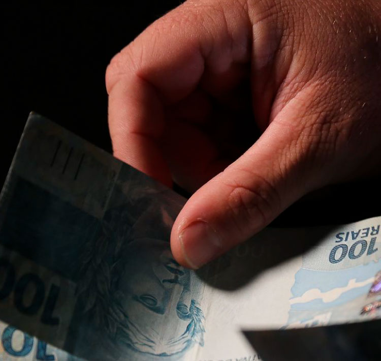 INSS começa a pagar antecipação da primeira parcela do 13º salário.