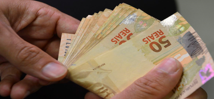 ECONOMIA: Mais de 2,7 milhões poderão sacar abono salarial a partir de abril.