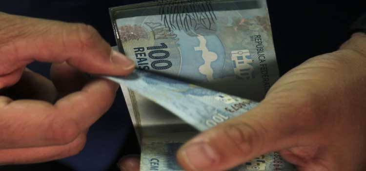ECONOMIA: Mercado financeiro eleva projeção da inflação de 5,61% para 5,63%.