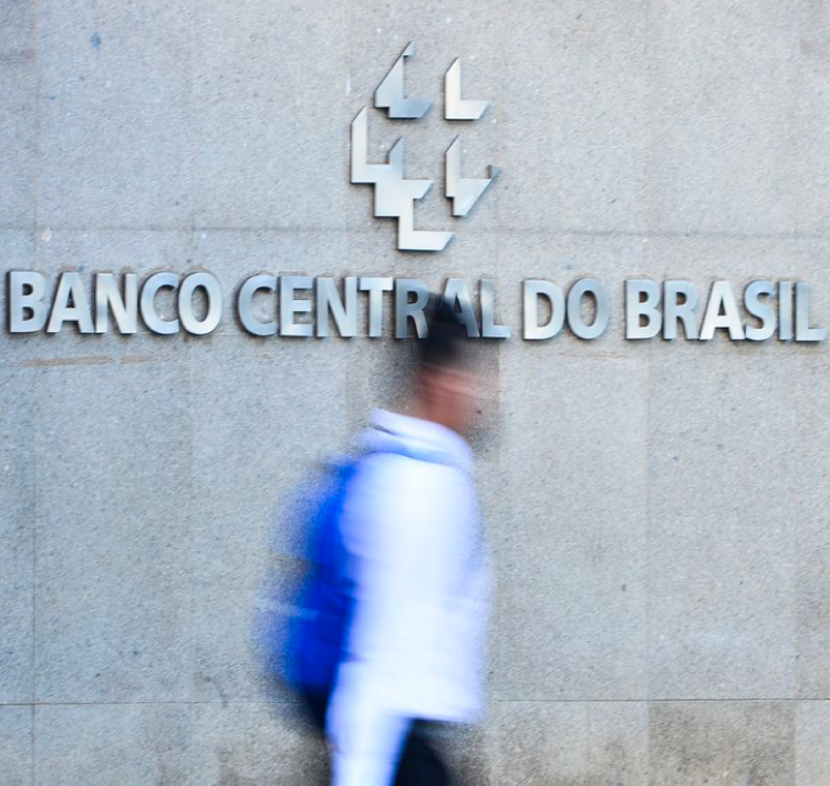 ECONOMIA: Mercado financeiro prevê crescimento da economia em 0,84% neste ano.
