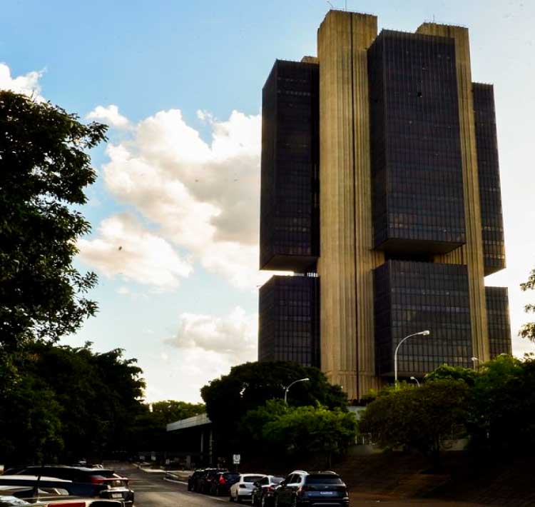 ECONOMIA: Mercado financeiro reduz projeção da inflação de 6,61% para 6,4%.