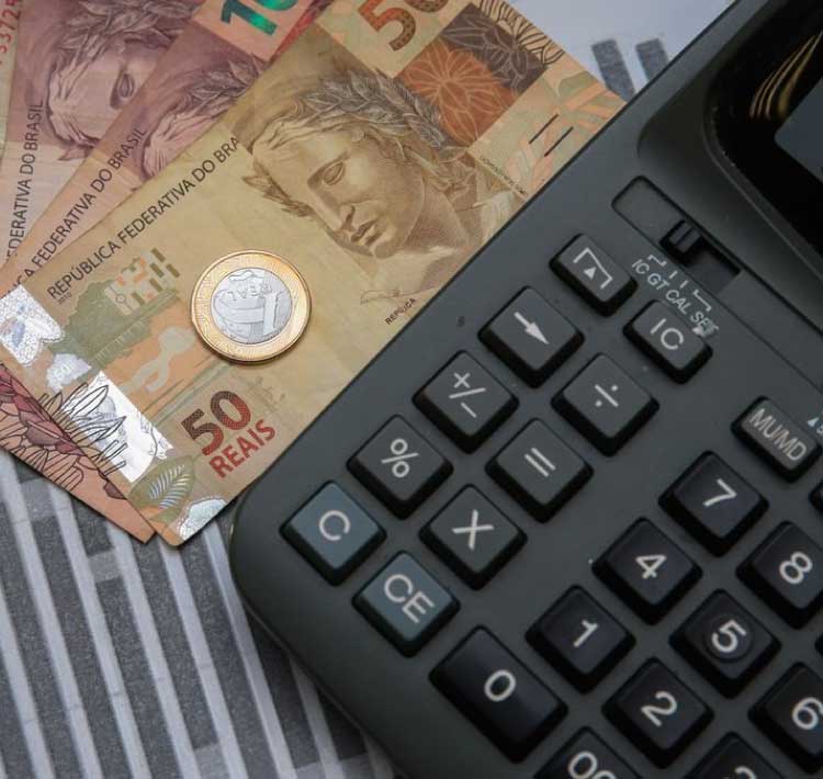 ECONOMIA: Mercado financeiro reduz projeção de inflação de 7,11% para 7,02%.