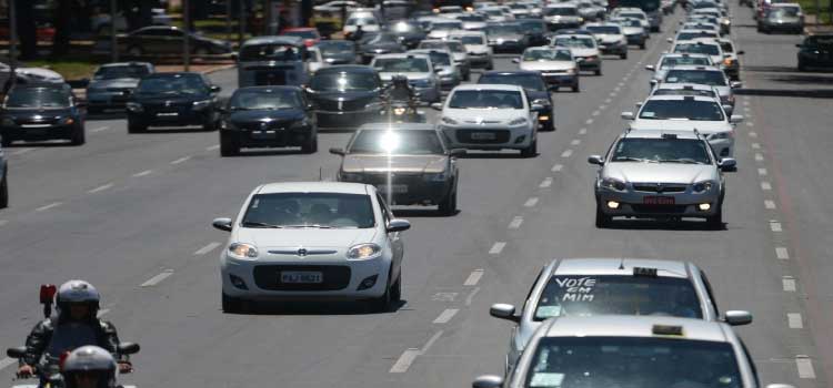 ECONOMIA: MP libera R$ 10,9 bi para auxílios a caminhoneiros e taxistas.
